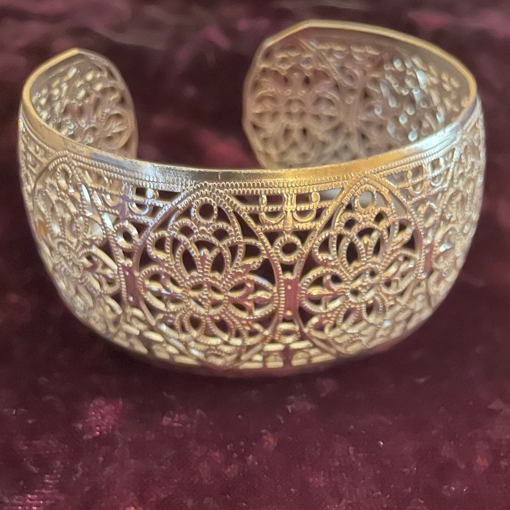 Women’s cuff bracelet